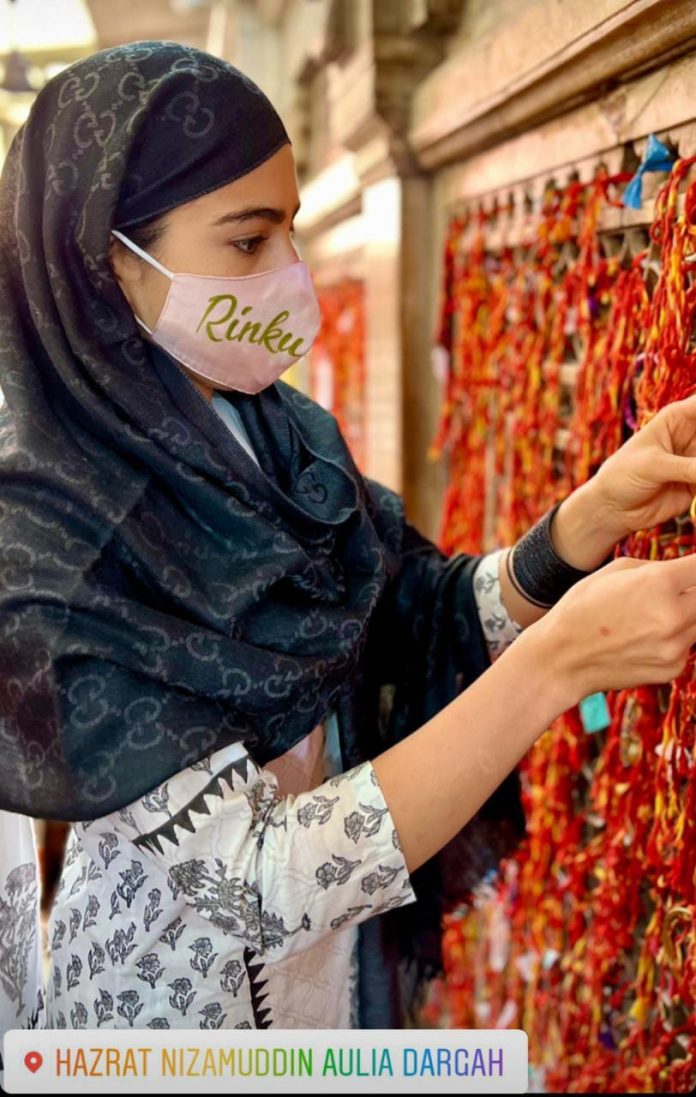 Sara Ali Khan Is In Hazrat Nizamuddin Auliya Dargah